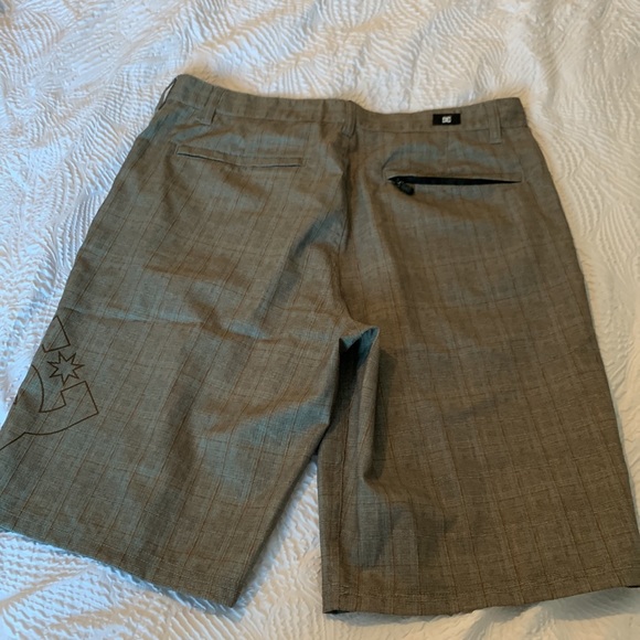 DC board shorts size 32 - Picture 4 of 4